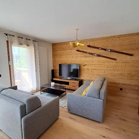 Spacious 8-person With Mountain Views Appartement