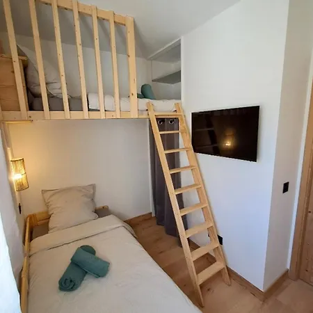 Spacious 8-person With Mountain Views *