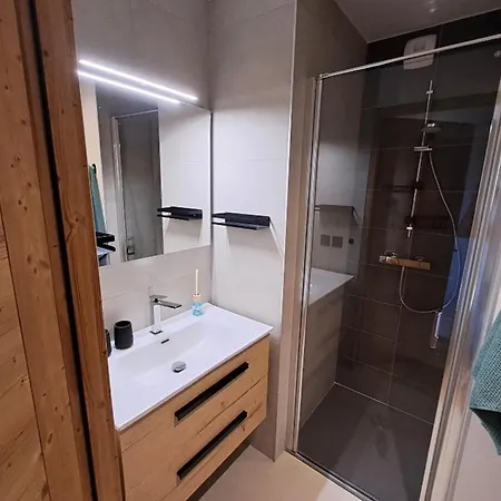 Spacious 8-person With Mountain Views Lägenhet