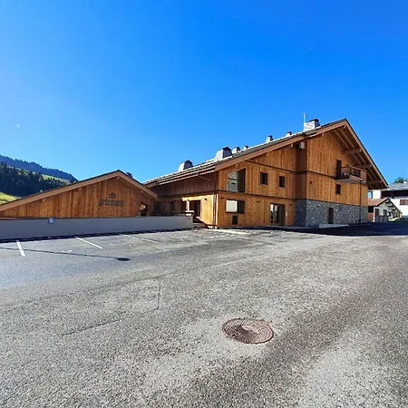 Spacious 8-person With Mountain Views Lägenhet Le Grand-Bornand