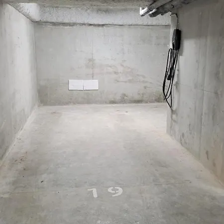 Spacious 8-person With Mountain Views *
