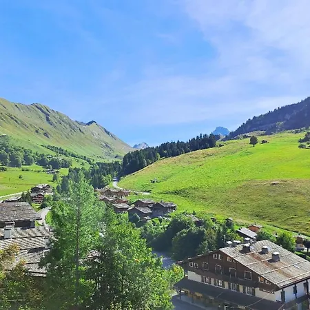 Spacious 8-person With Mountain Views Appartement